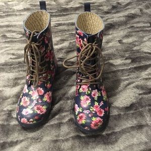 Size 9 Chooka rain boots